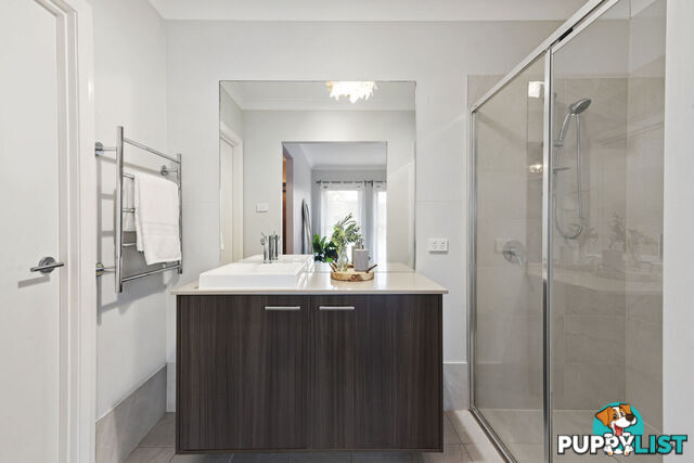 33 Sapphire Place ELANORA QLD 4221