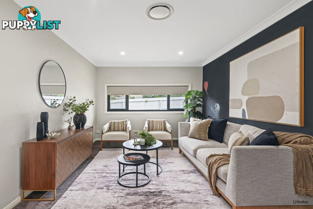 33 Sapphire Place ELANORA QLD 4221
