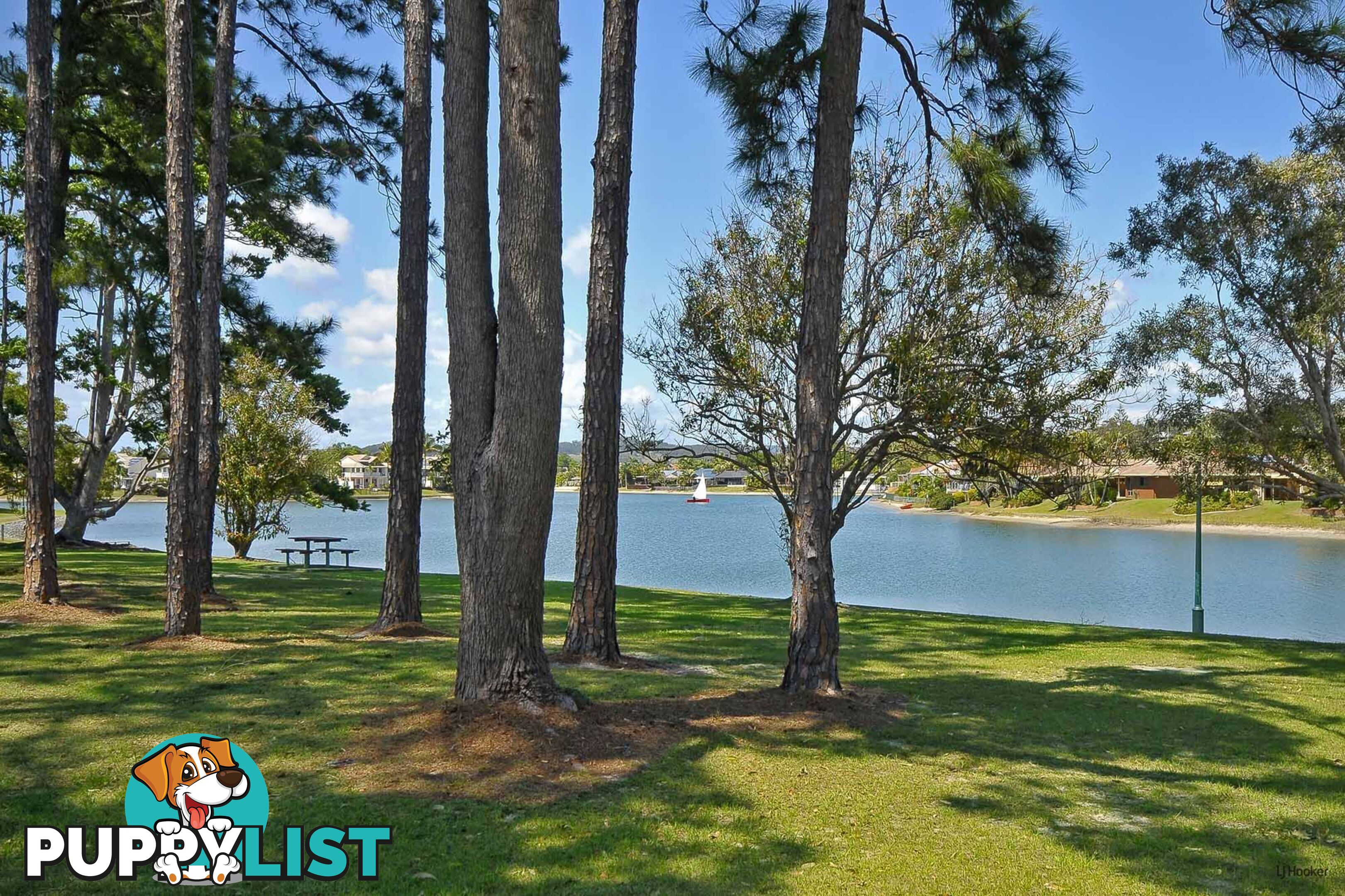 14 Foreshore Close ELANORA QLD 4221