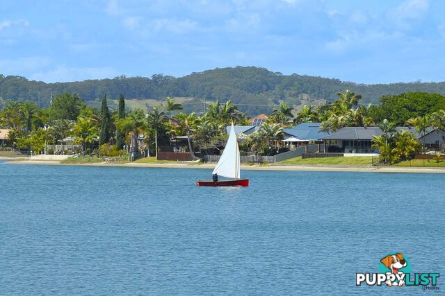 14 Foreshore Close ELANORA QLD 4221