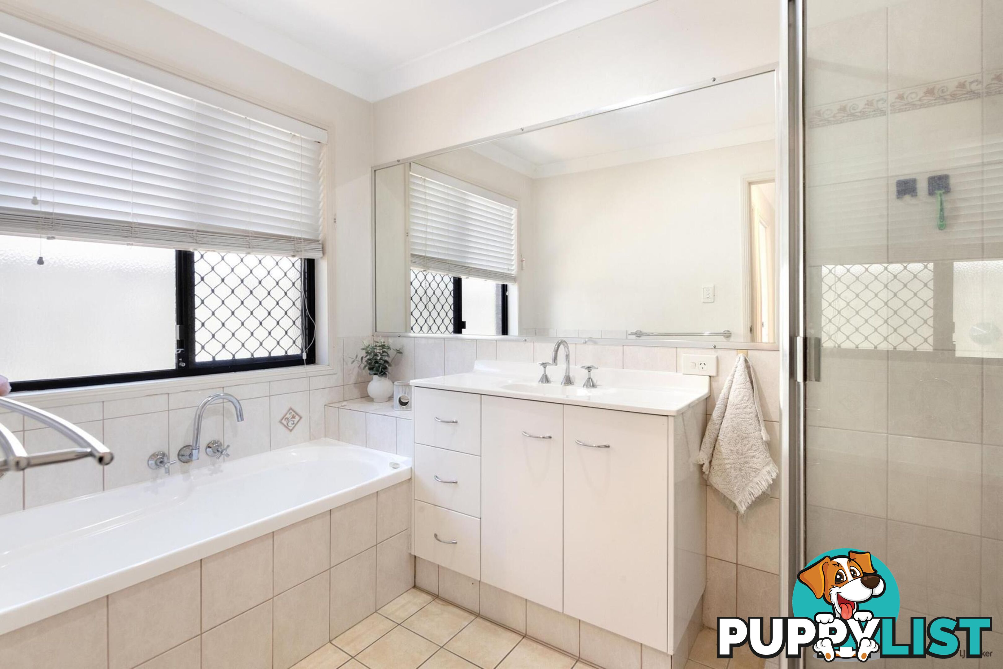 6 Neeson Place CURRUMBIN WATERS QLD 4223