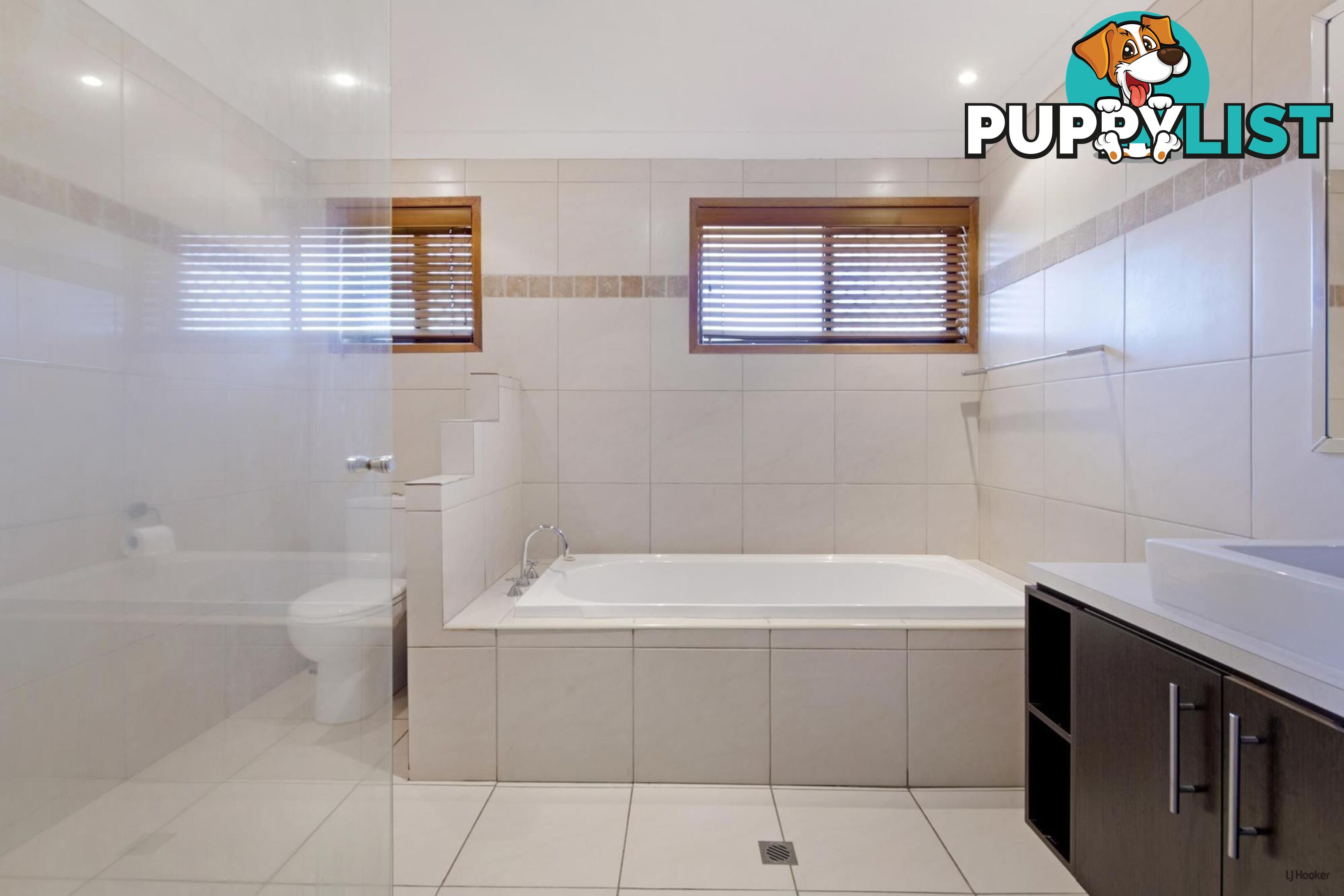 45 Broadwater Street RUNAWAY BAY QLD 4216