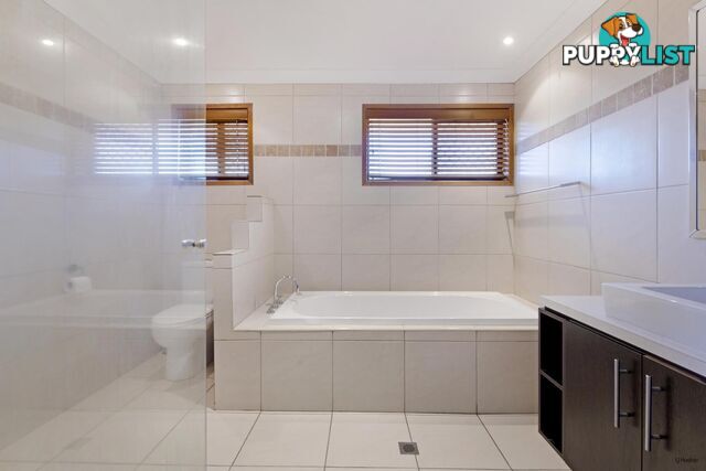 45 Broadwater Street RUNAWAY BAY QLD 4216