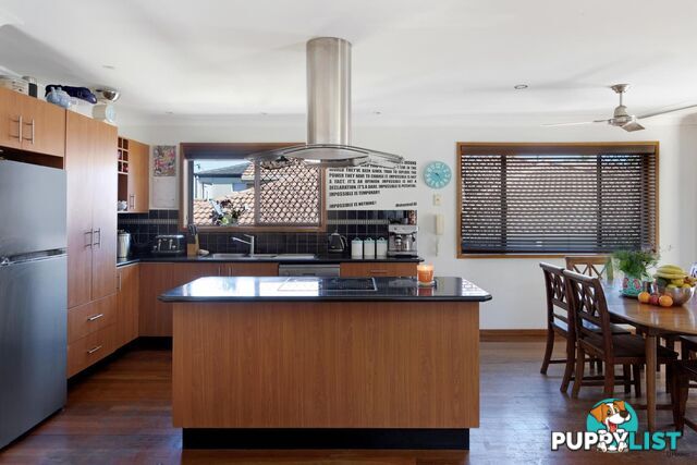 45 Broadwater Street RUNAWAY BAY QLD 4216