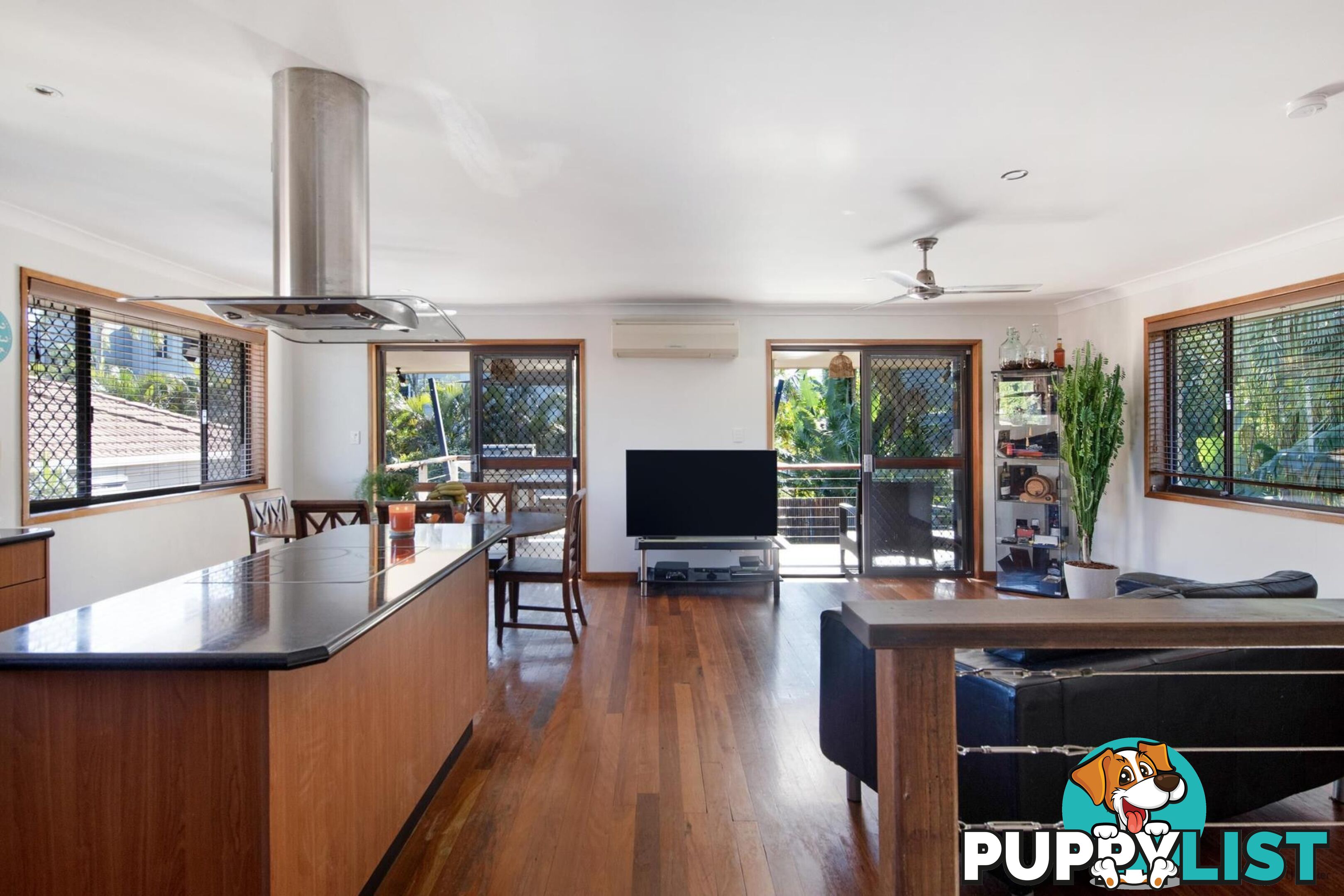 45 Broadwater Street RUNAWAY BAY QLD 4216