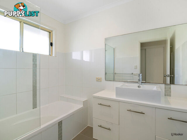 16 Daphne Court ELANORA QLD 4221
