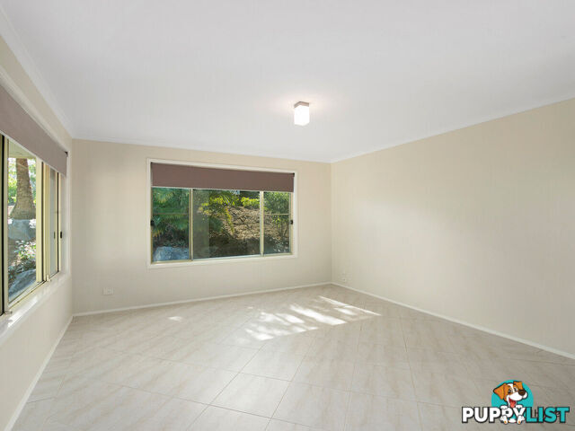 16 Daphne Court ELANORA QLD 4221