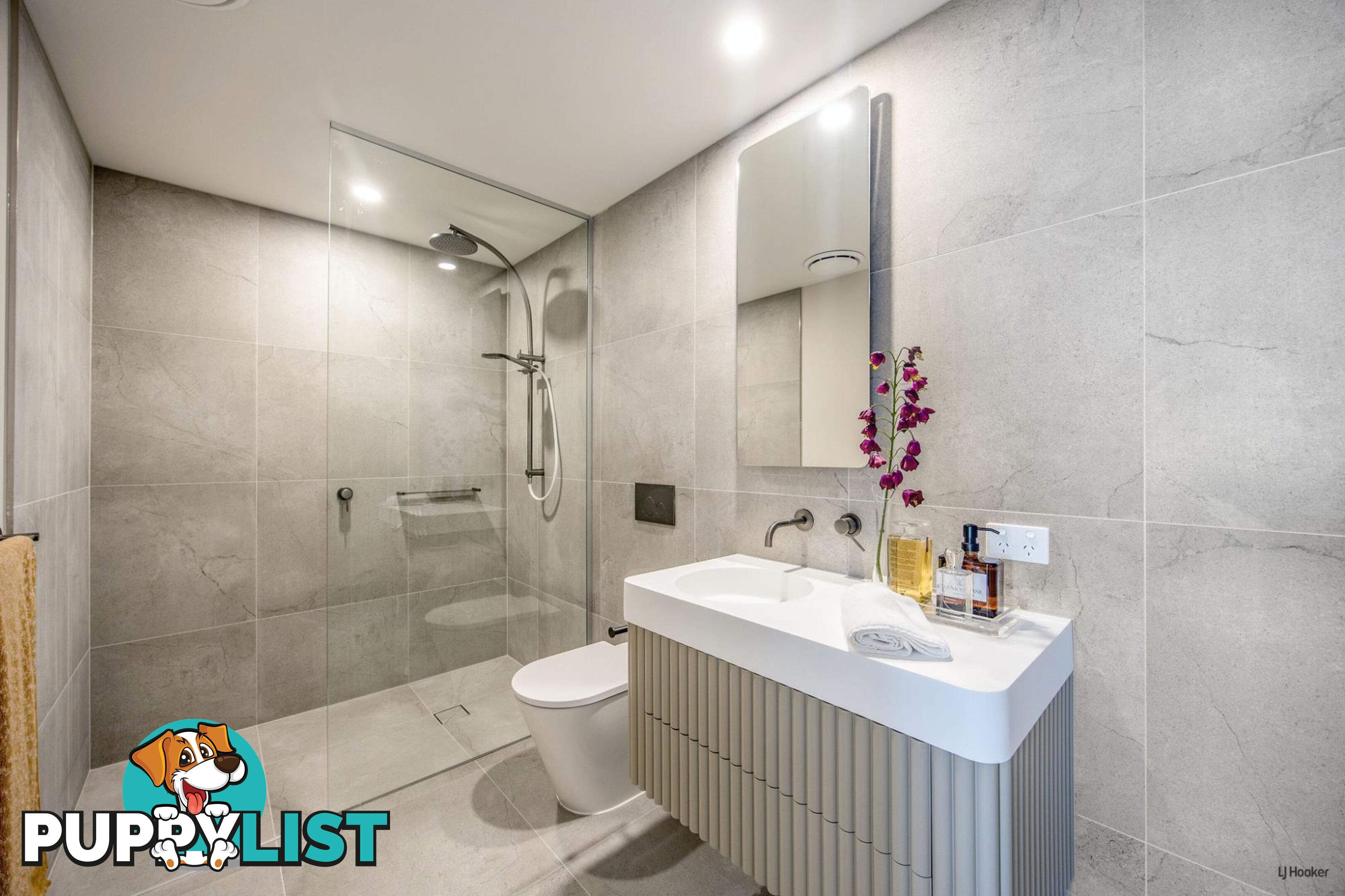 10-12 Sickle Avenue HOPE ISLAND QLD 4212