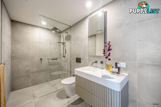 10-12 Sickle Avenue HOPE ISLAND QLD 4212