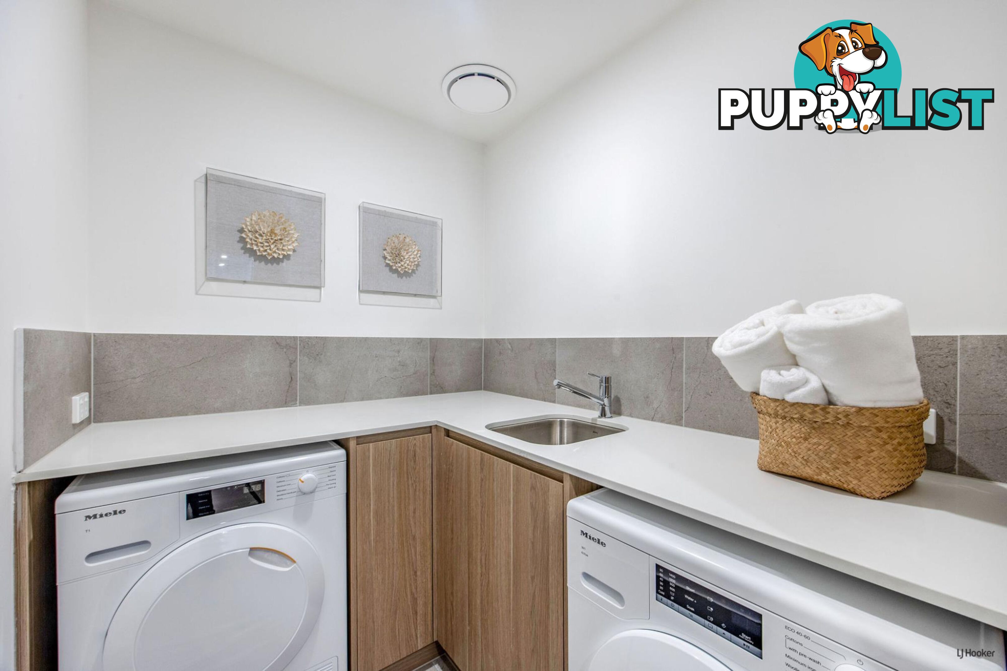 10-12 Sickle Avenue HOPE ISLAND QLD 4212