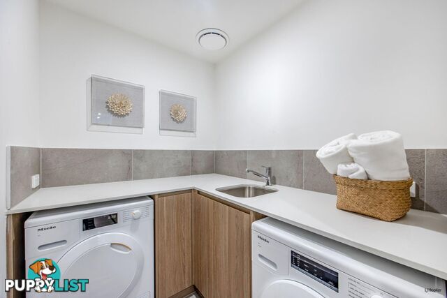 10-12 Sickle Avenue HOPE ISLAND QLD 4212
