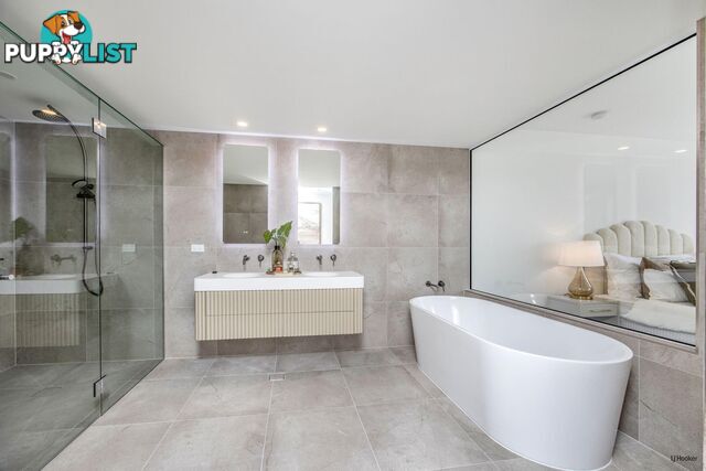 10-12 Sickle Avenue HOPE ISLAND QLD 4212