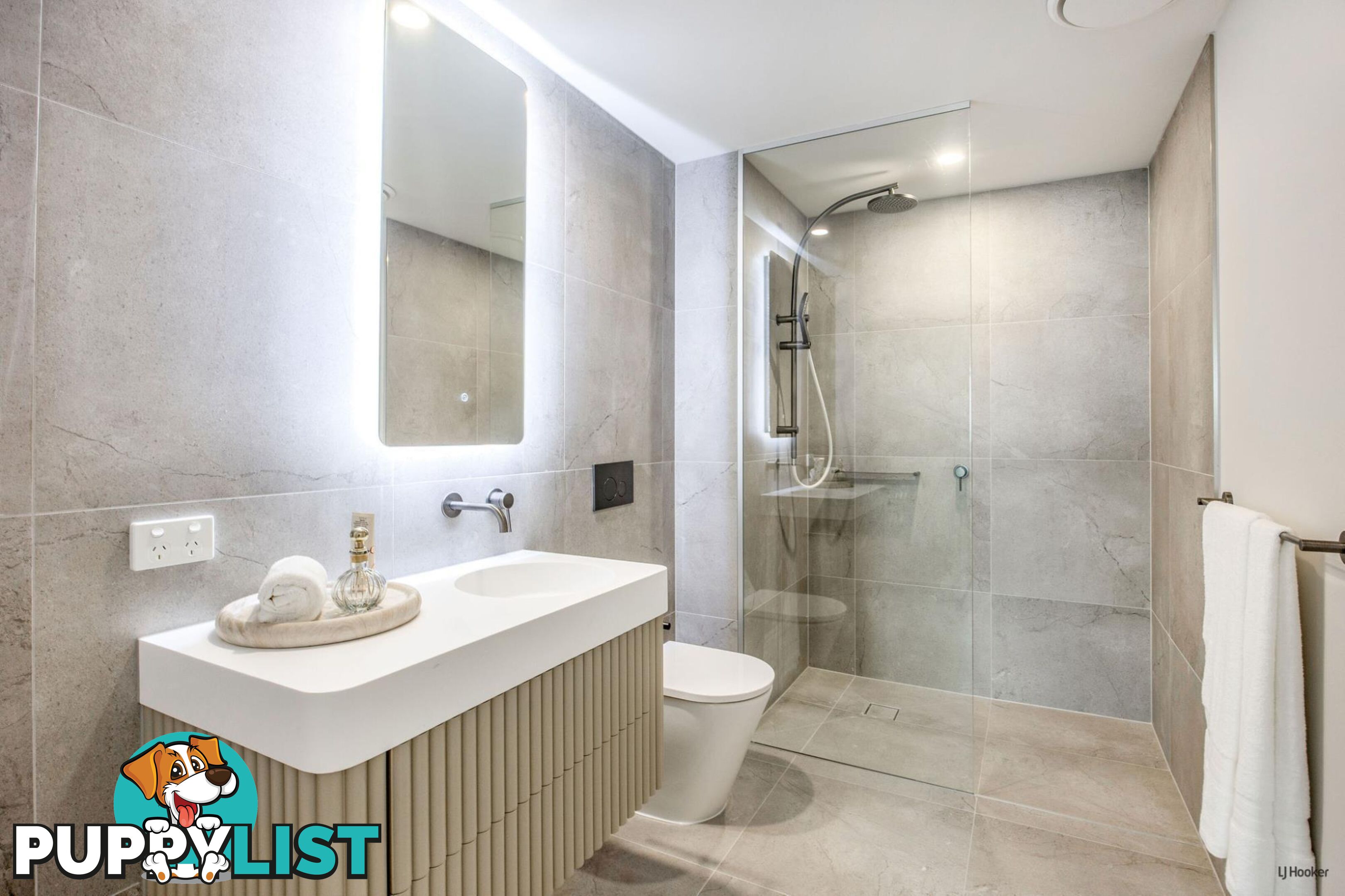 10-12 Sickle Avenue HOPE ISLAND QLD 4212