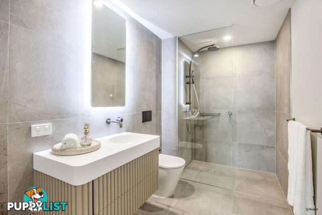 10-12 Sickle Avenue HOPE ISLAND QLD 4212