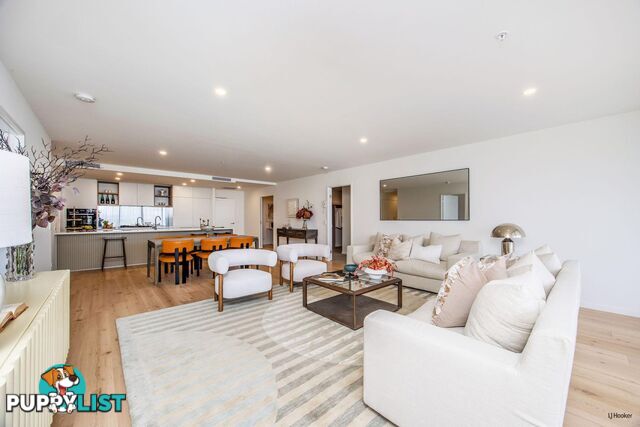 10-12 Sickle Avenue HOPE ISLAND QLD 4212