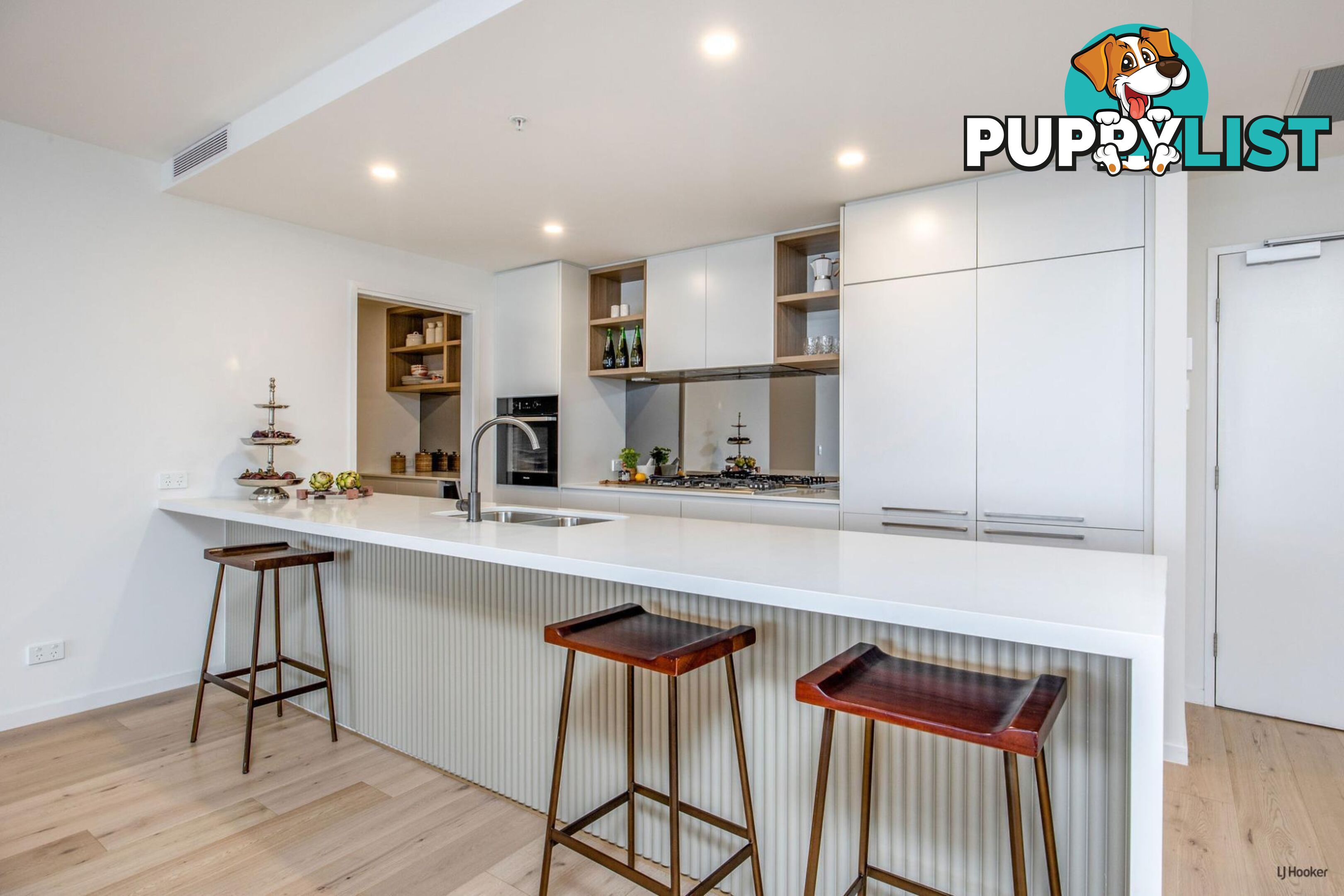 10-12 Sickle Avenue HOPE ISLAND QLD 4212