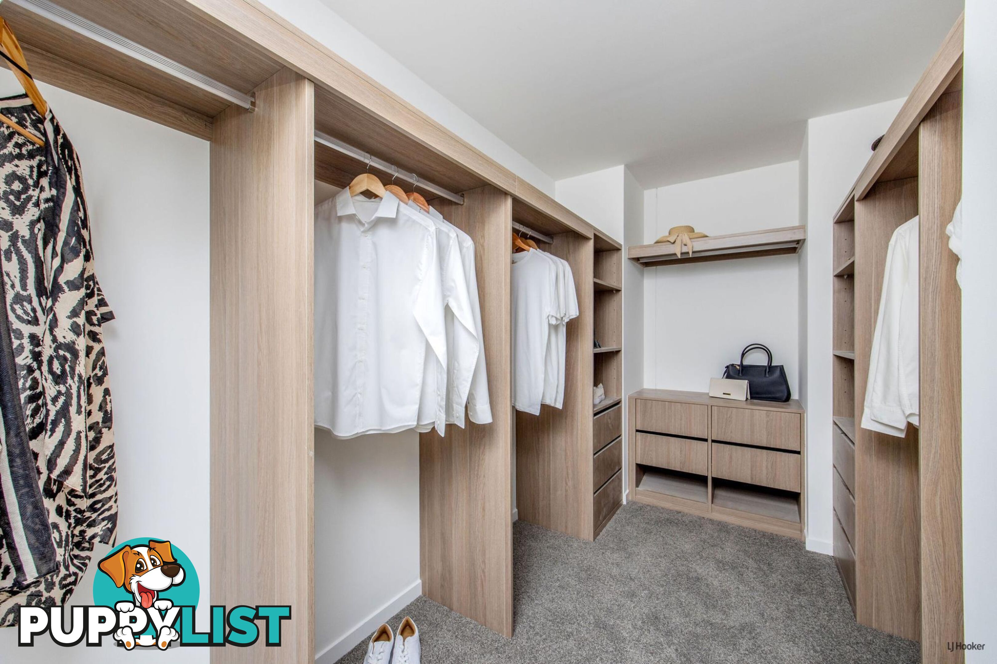 10-12 Sickle Avenue HOPE ISLAND QLD 4212
