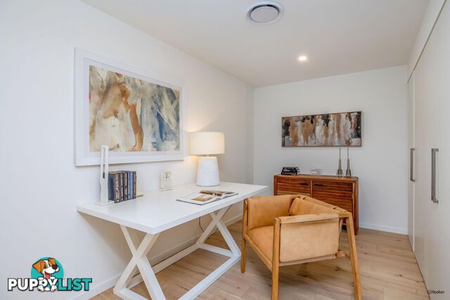 10-12 Sickle Avenue HOPE ISLAND QLD 4212