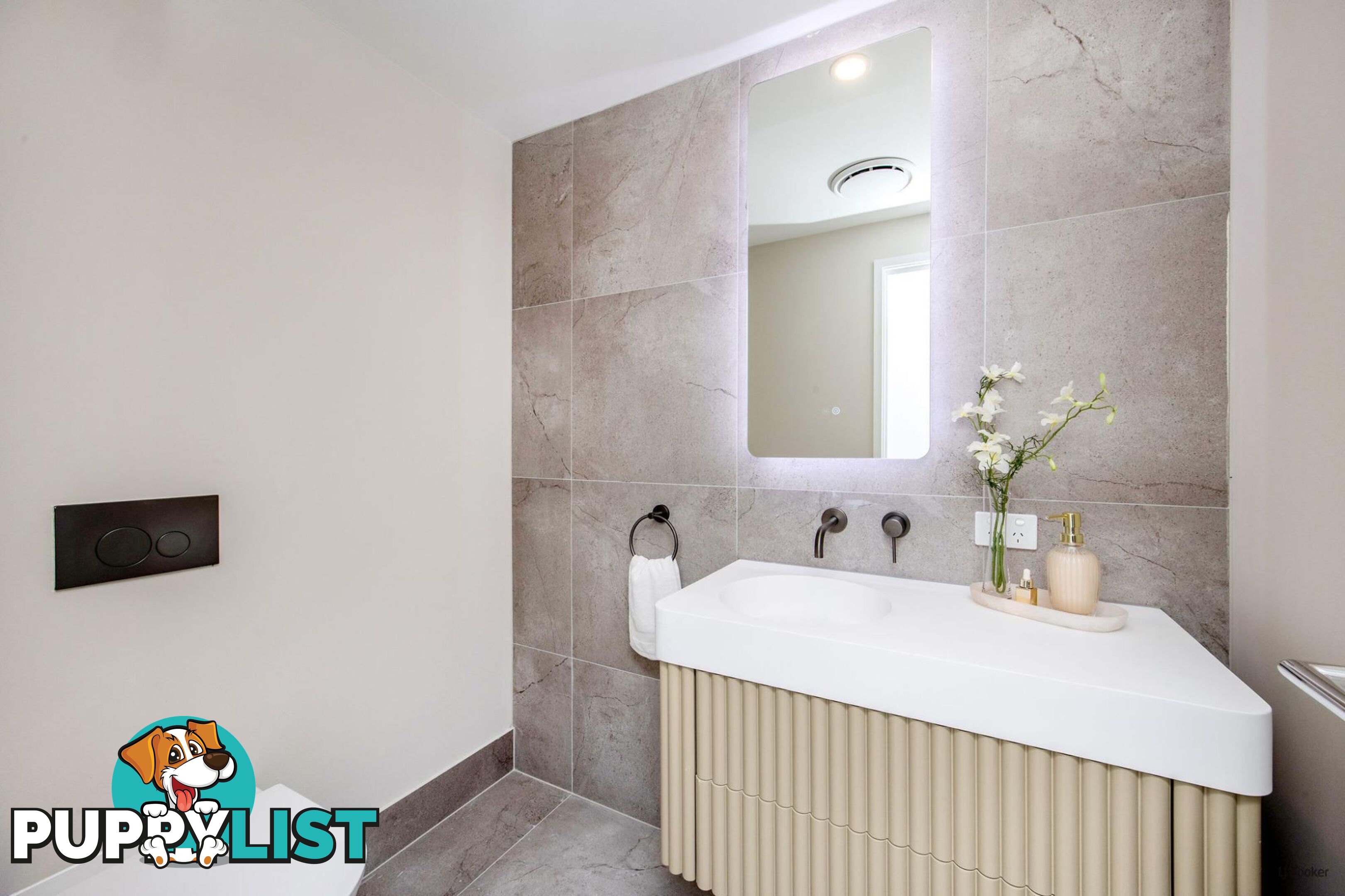 10-12 Sickle Avenue HOPE ISLAND QLD 4212
