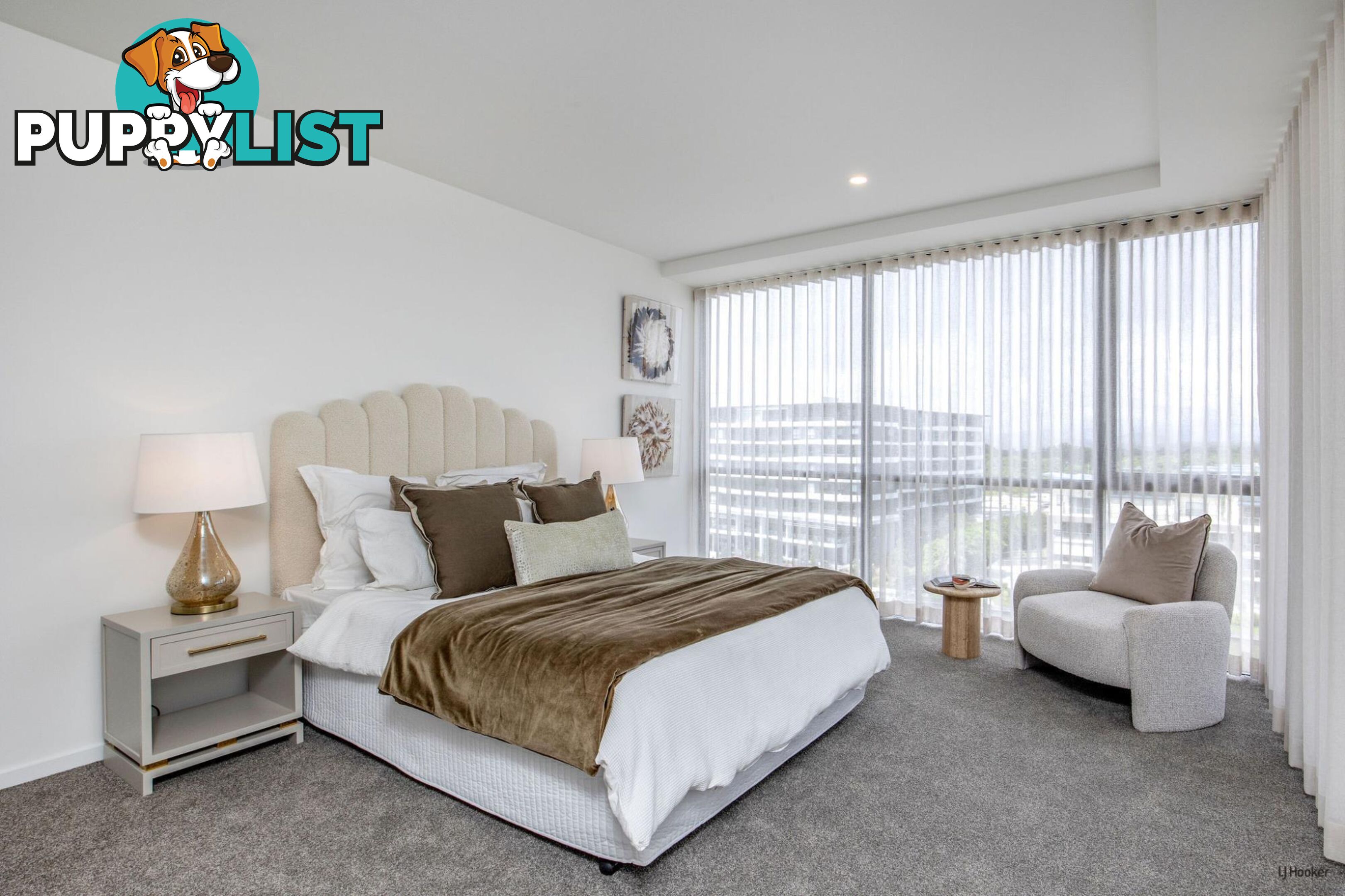 10-12 Sickle Avenue HOPE ISLAND QLD 4212