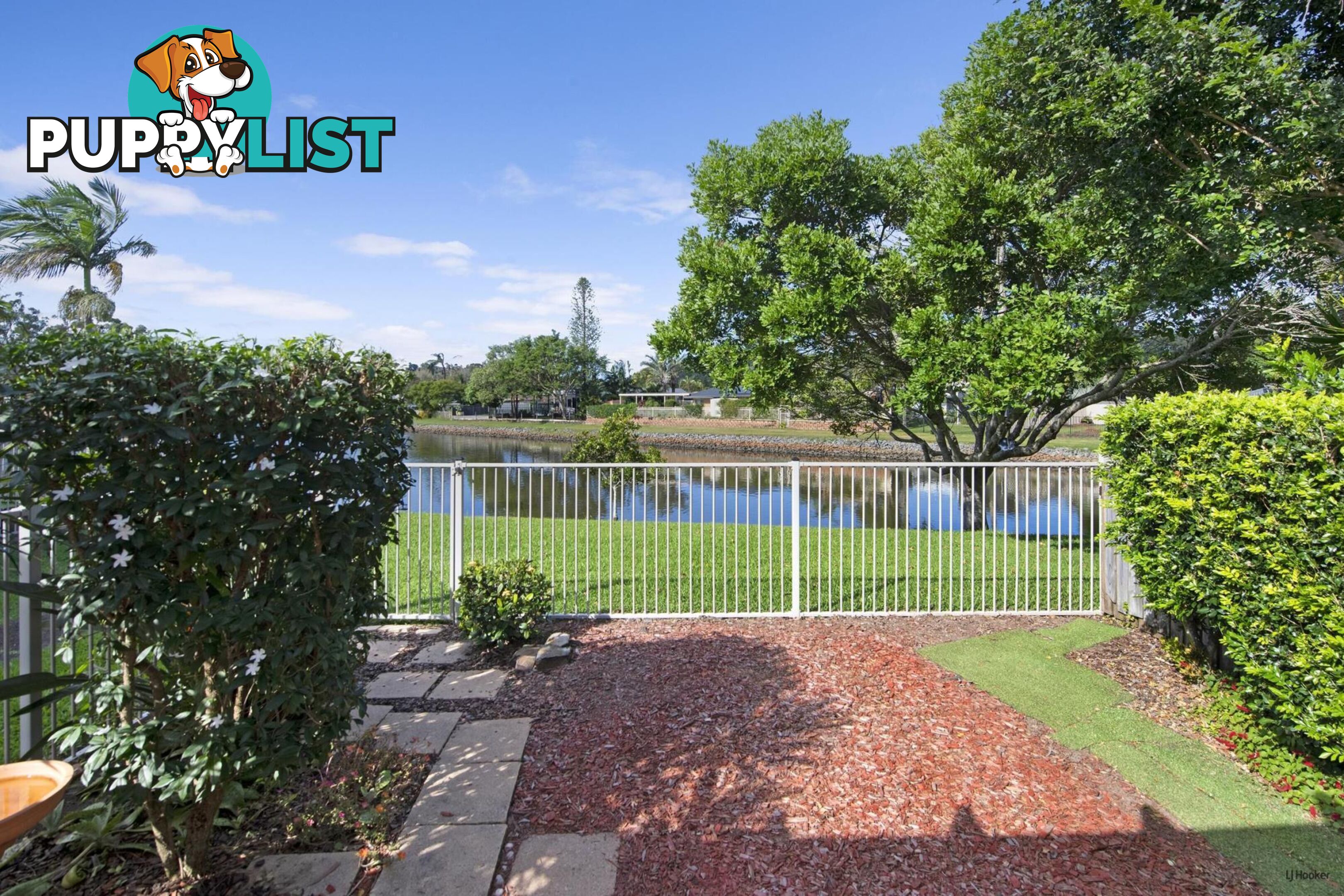 4/18 Bienvenue Drive CURRUMBIN WATERS QLD 4223