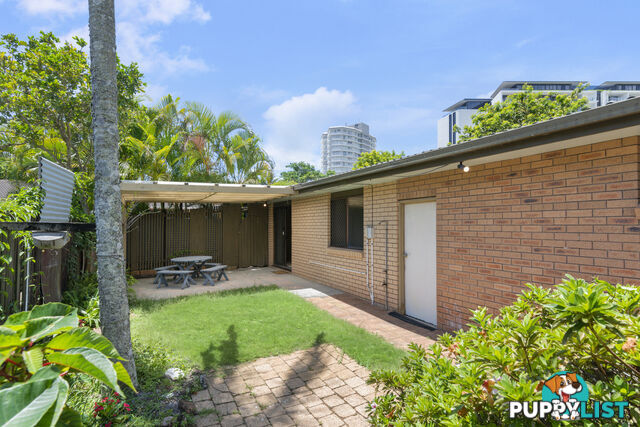 2/18 Brooke Avenue PALM BEACH QLD 4221