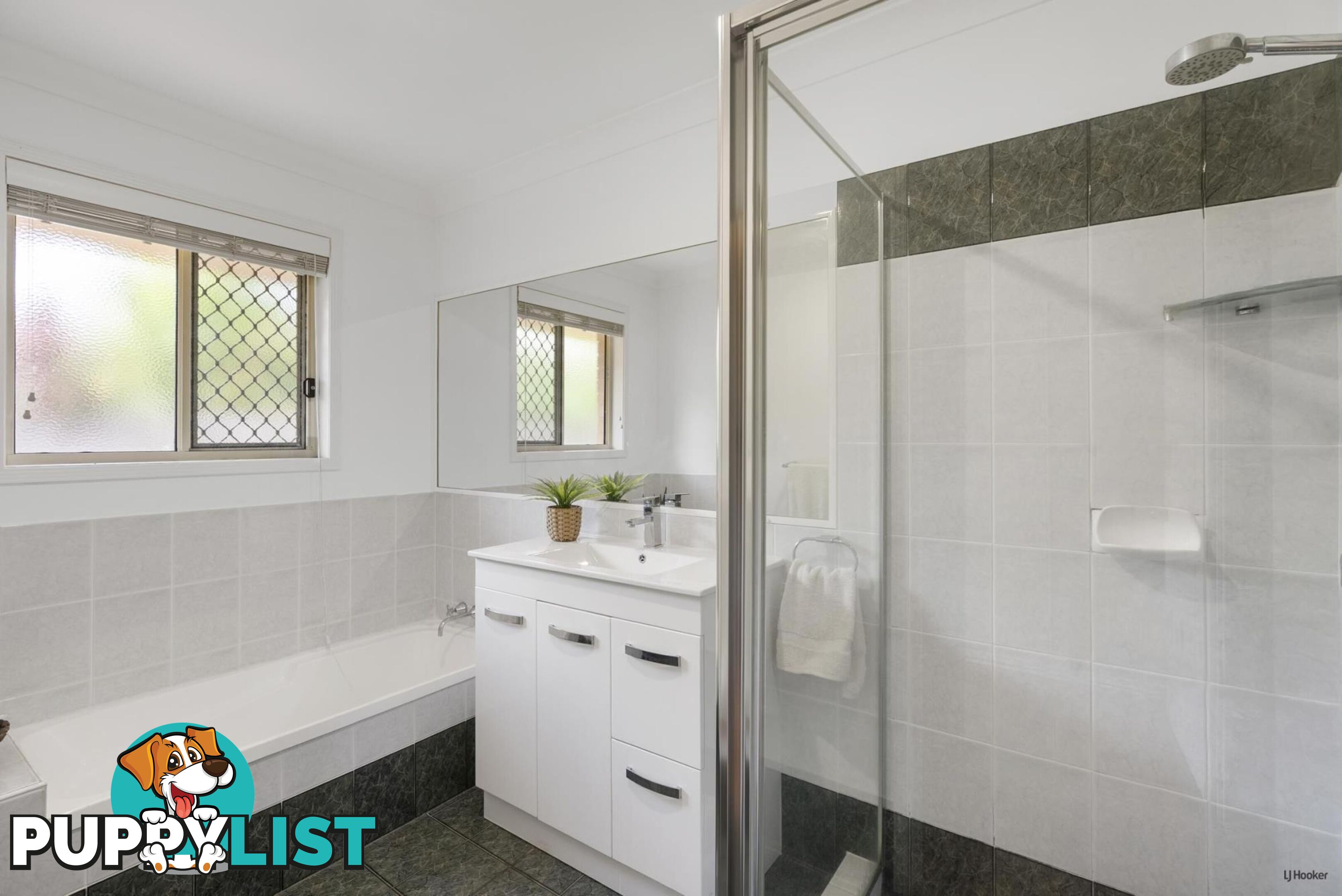21 Ottelia Drive ELANORA QLD 4221
