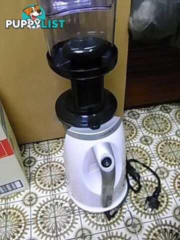 Cold Press Juicer Slow Juicer Premium Brand: Bellini near new c