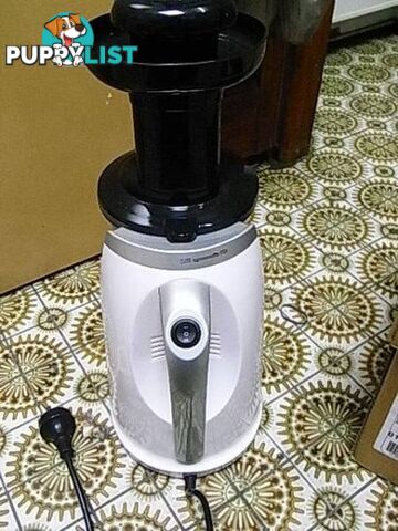 Cold Press Juicer Slow Juicer Premium Brand: Bellini near new c