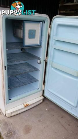 Antique Fridgedaire fridge