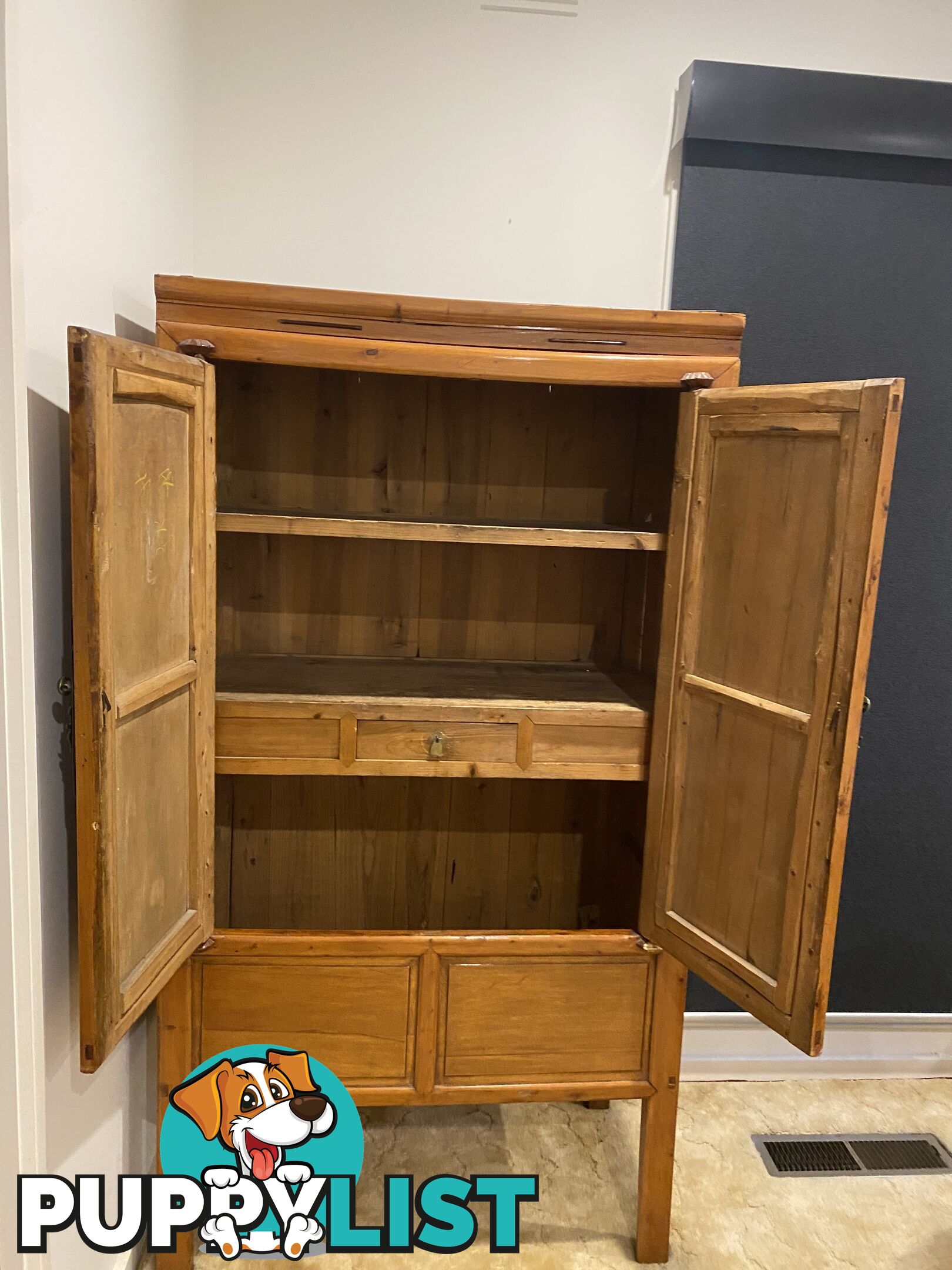 Genuine Chinese cabinet / armoire - Wooden
