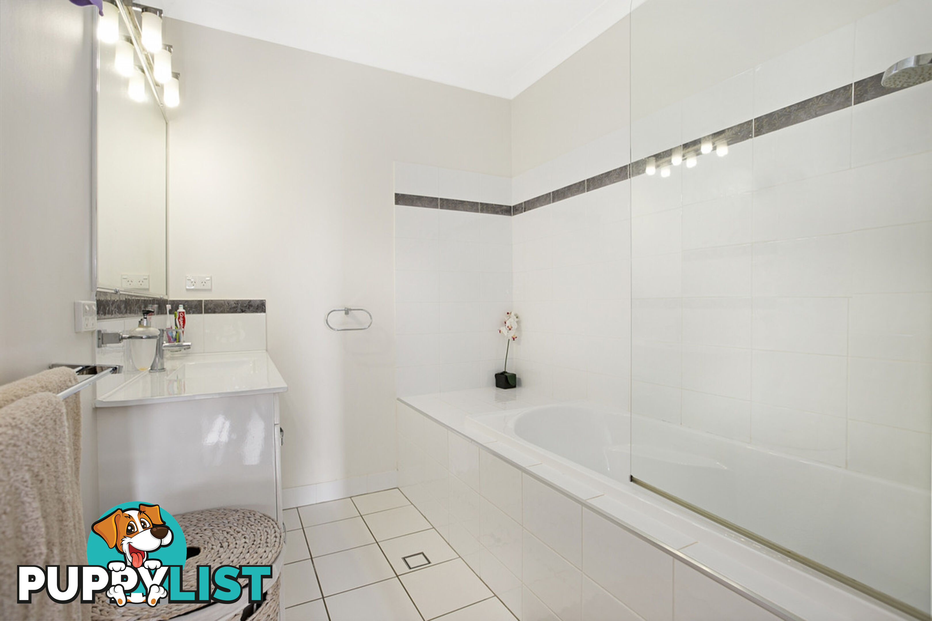 8 Karri Court VICTORIA POINT QLD 4165