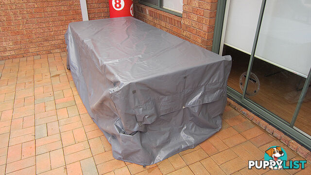 Outdoor Dinning Table and 6 Seat + Protective Weather Cover