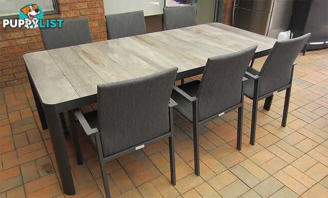 Outdoor Dinning Table and 6 Seat + Protective Weather Cover