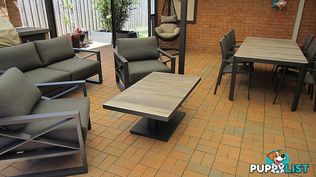 Outdoor Dinning Table and 6 Seat + Protective Weather Cover