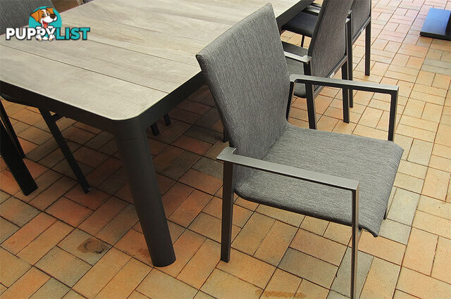 Outdoor Dinning Table and 6 Seat + Protective Weather Cover