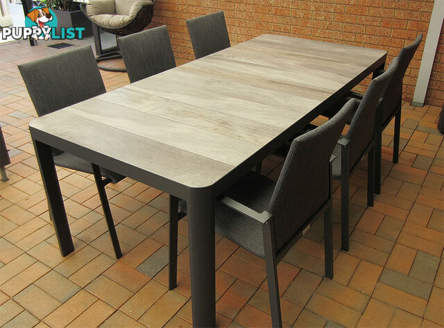 Outdoor Dinning Table and 6 Seat + Protective Weather Cover