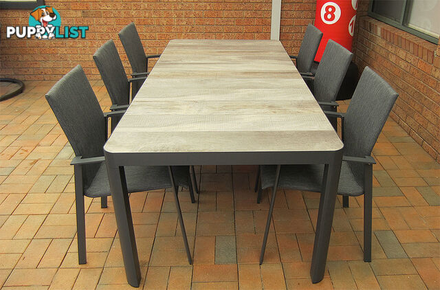 Outdoor Dinning Table and 6 Seat + Protective Weather Cover