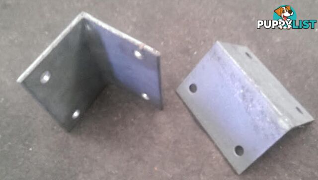 STEEL METAL BASE PLATE 100x100X5MM PUNCHED WITH 4x14mm HOLES