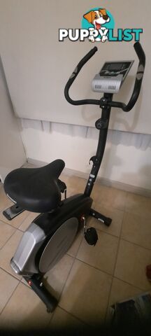 Tempo TP-U1050 Upright manual Magnetic Bike