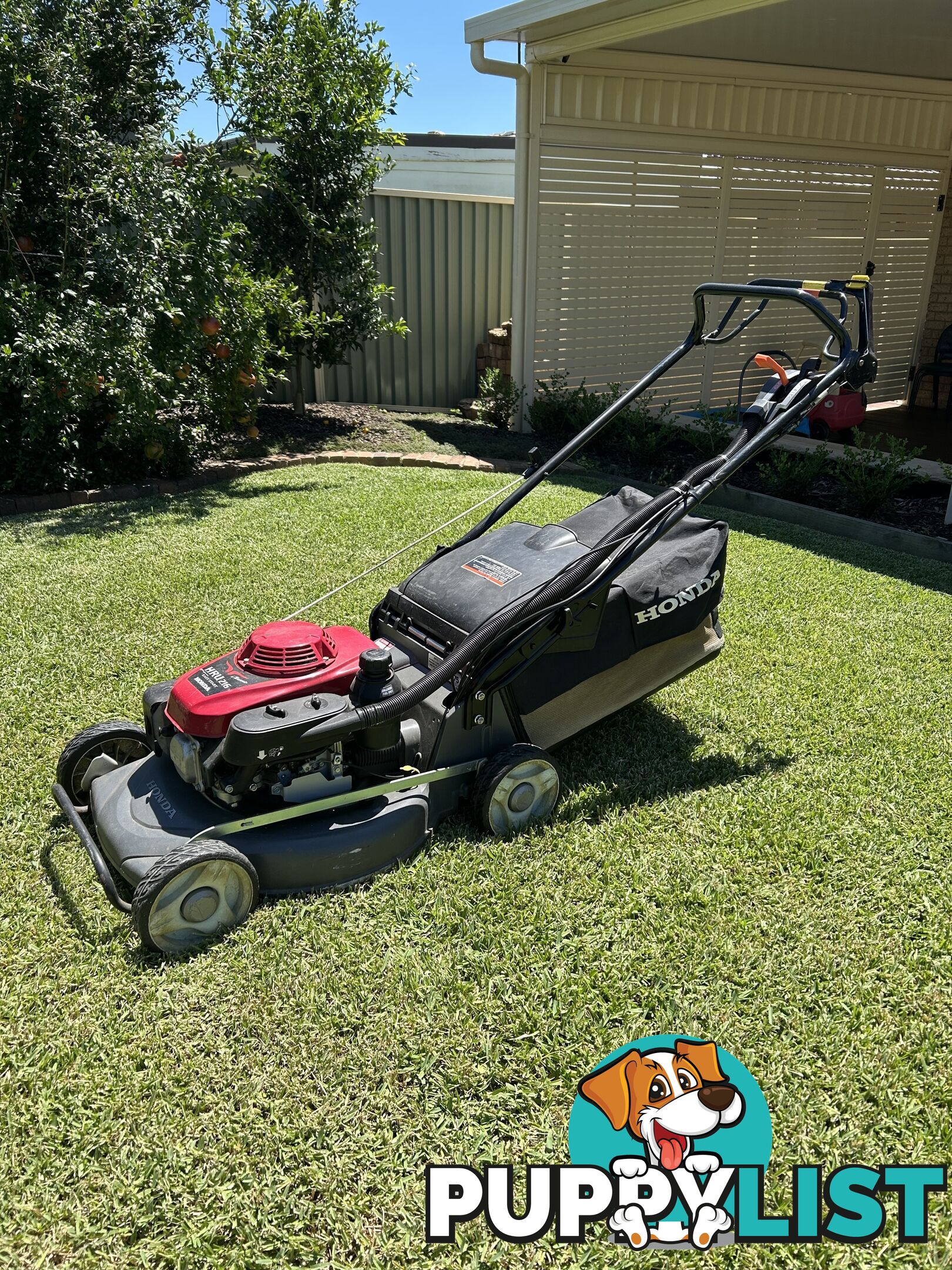 Honda HRU216M2 Self Propelled Lawnmower