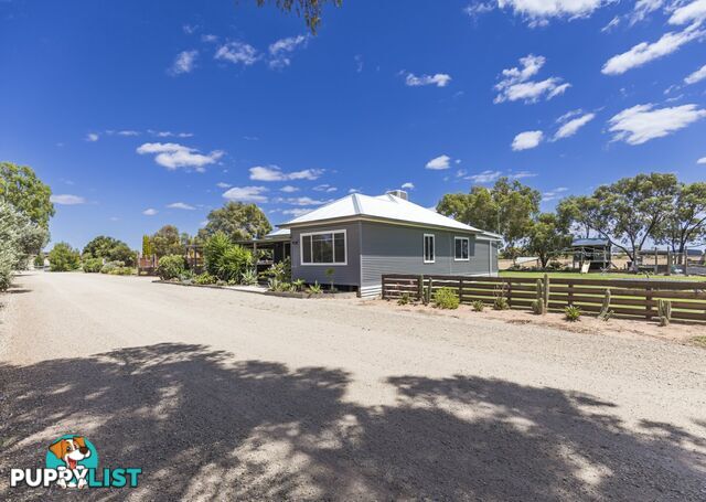 86 Lake Road WOORINEN SOUTH VIC 3588