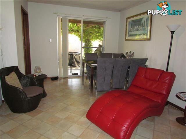9/19 Freesia Way WILLETTON WA 6155