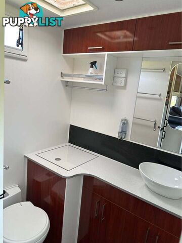 Spacious, perfectly maintained 2012 New Age OZ CLASSIC