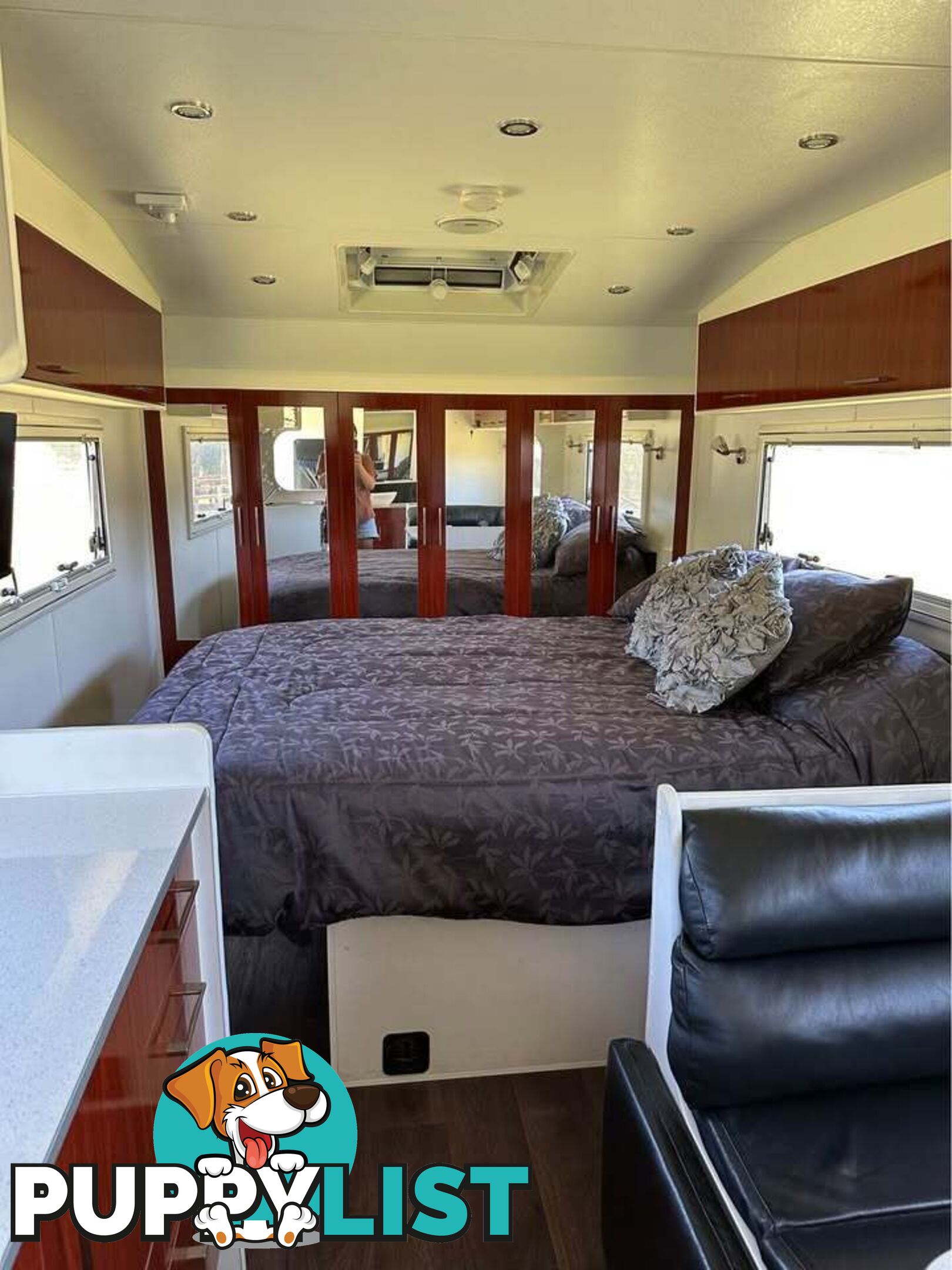 Spacious, perfectly maintained 2012 New Age OZ CLASSIC