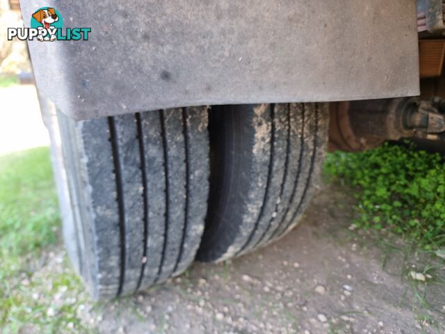 2002 Isuzu FRR 500 Pantech Truck