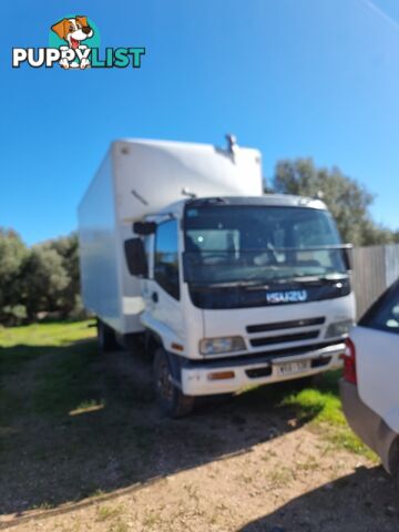 2002 Isuzu FRR 500 Pantech Truck