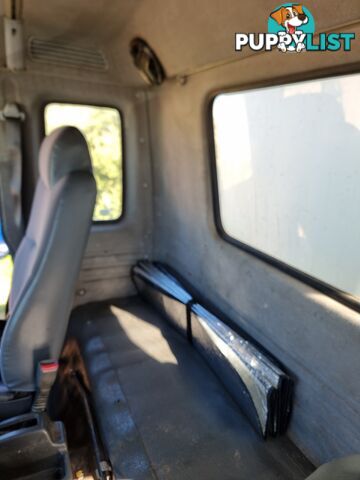 2002 Isuzu FRR 500 Pantech Truck