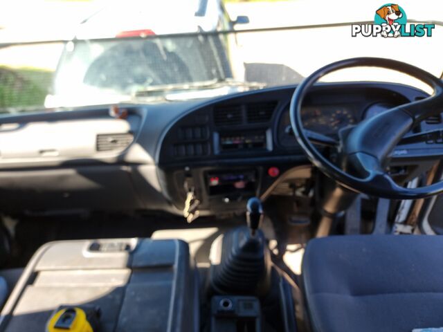 2002 Isuzu FRR 500 Pantech Truck