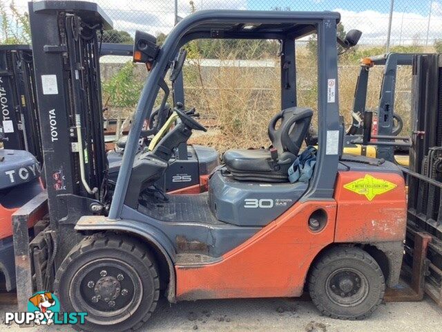 Toyota 32-8FG30 Counterbalance Forklift